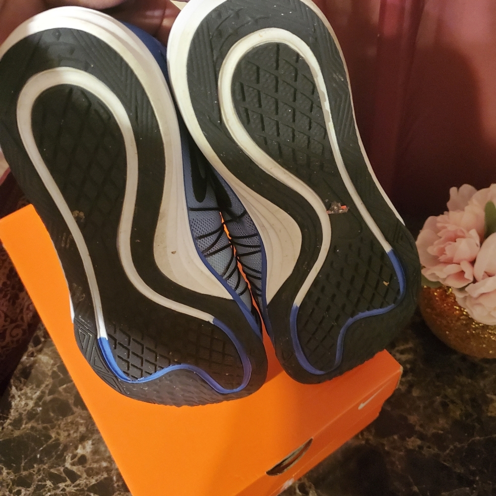 Nike - Picture 3 of 4